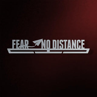 Fear No Distance Éremtartó